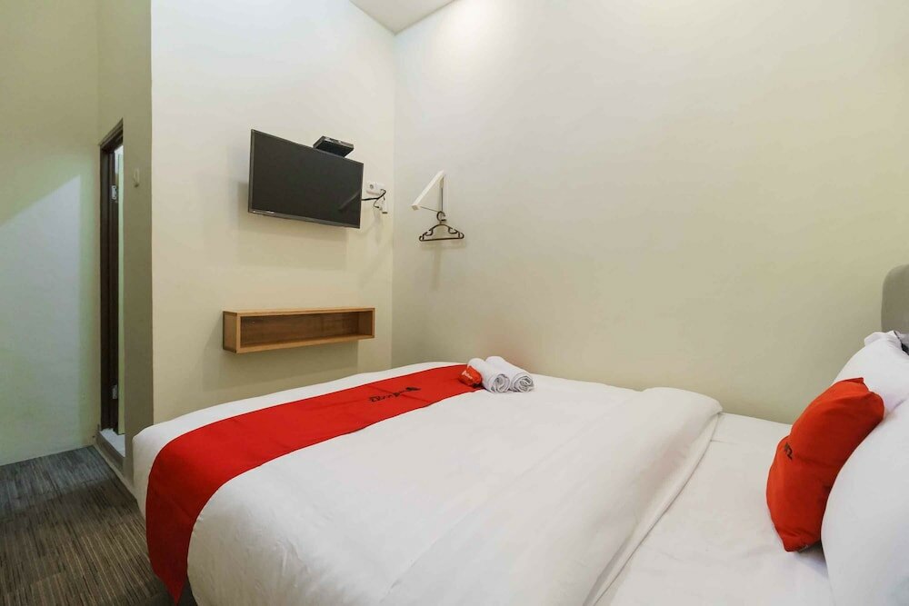 Фото RedDoorz Syariah near Lubang Jepang Bukittinggi