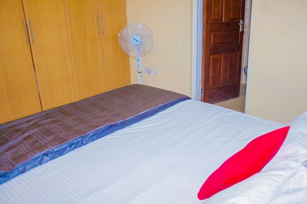 Фото Elegant Comfy 3 Bedroom Apartment