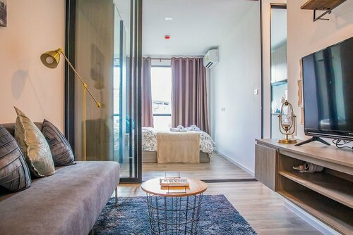Гостиница Apartment 450m from Bts with Sky Pool - bkbloft8 в Самутпракане
