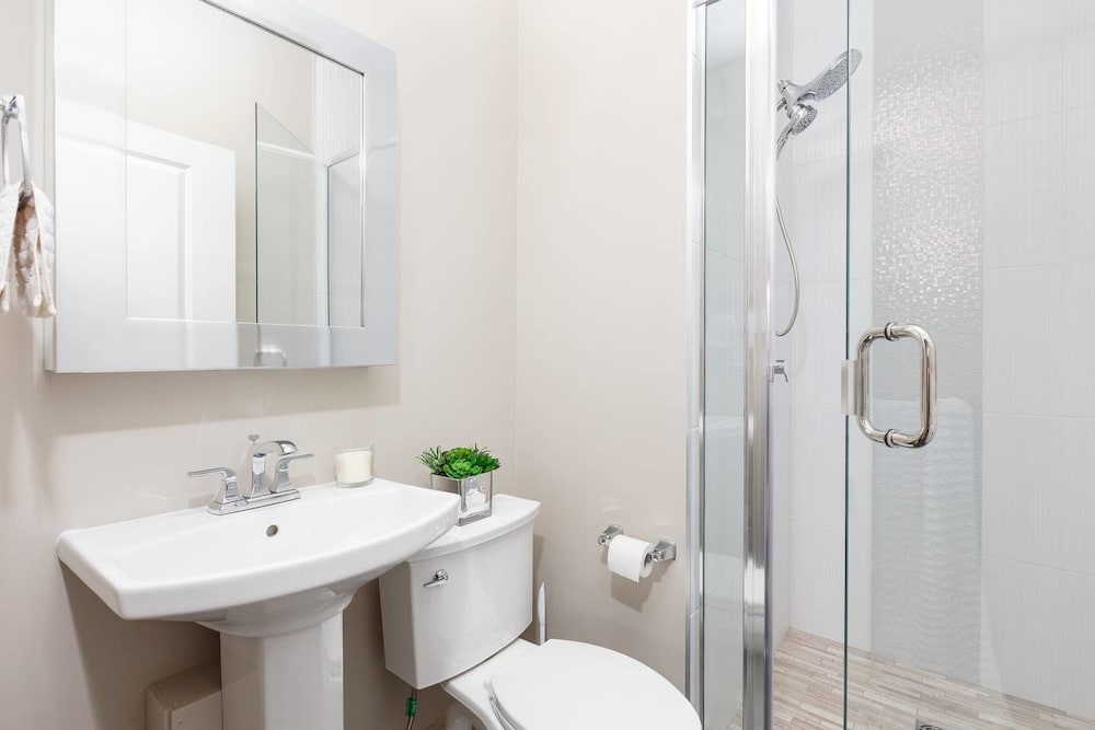 Фото Private and Cozy 2bdr 2ba Home in Kitsilano