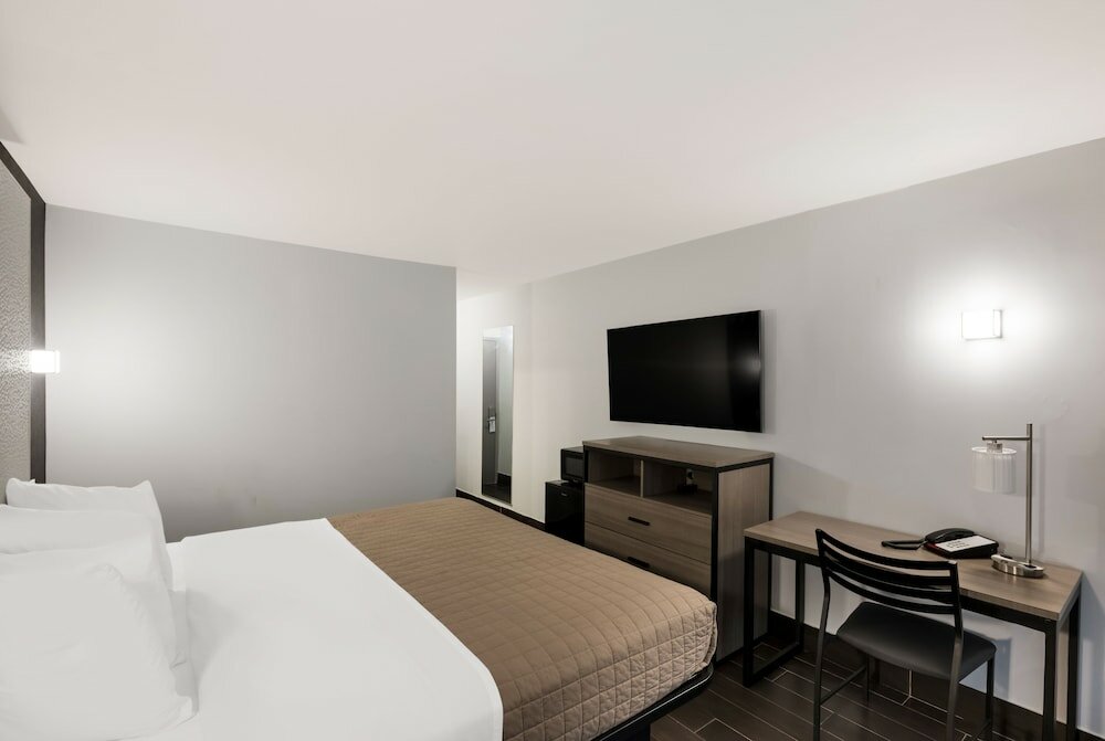 Фото Essence Express Wayne