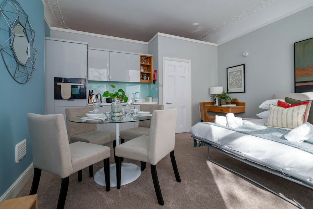 Фото 5 Doughty Street