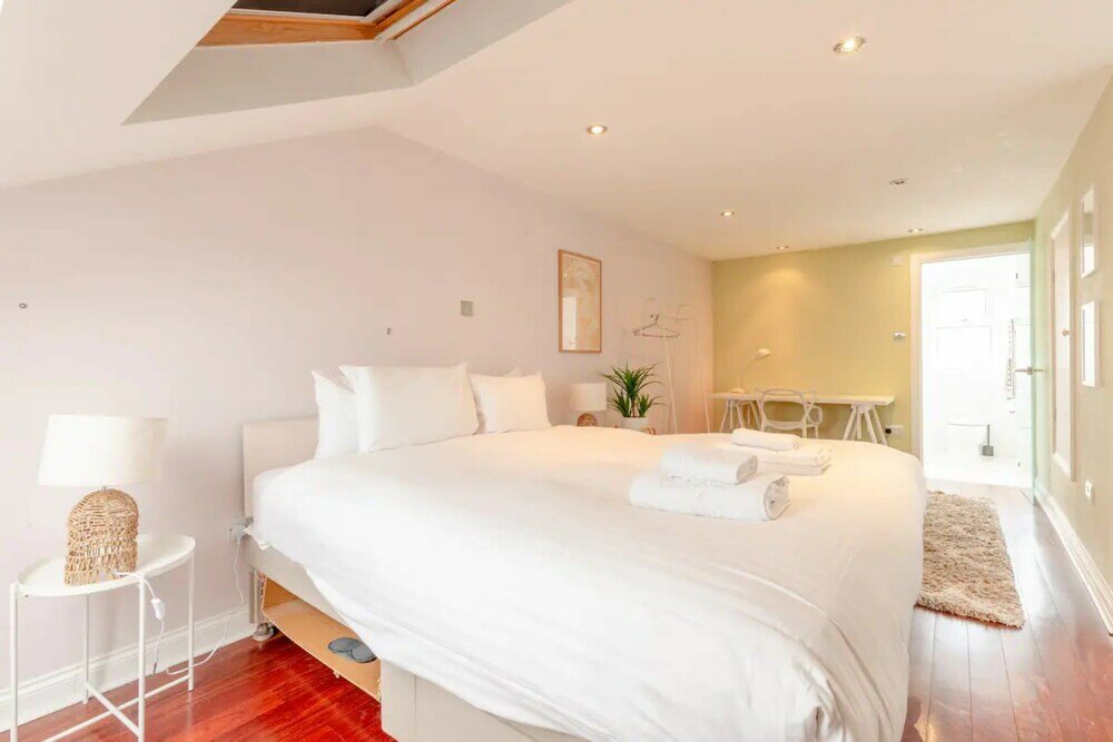 Фото Stylish 2 Bedroom Apartment Beside Putney Station