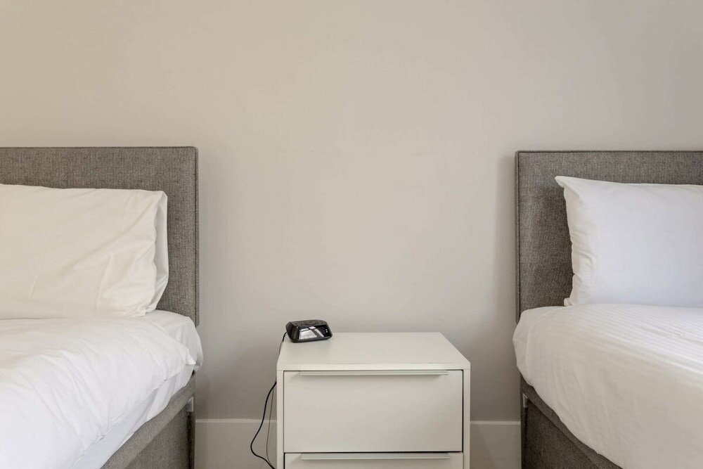 Фото Modern 2 Bedroom Apartment in Morden