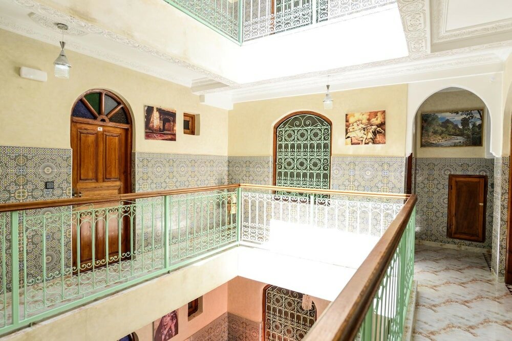 Фото Faouzi Hôtel