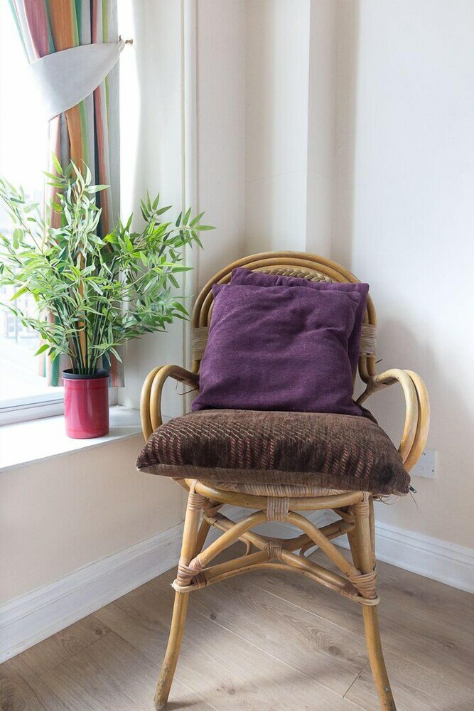 Фото Bright Two Br Period Apartment in Whitechapel
