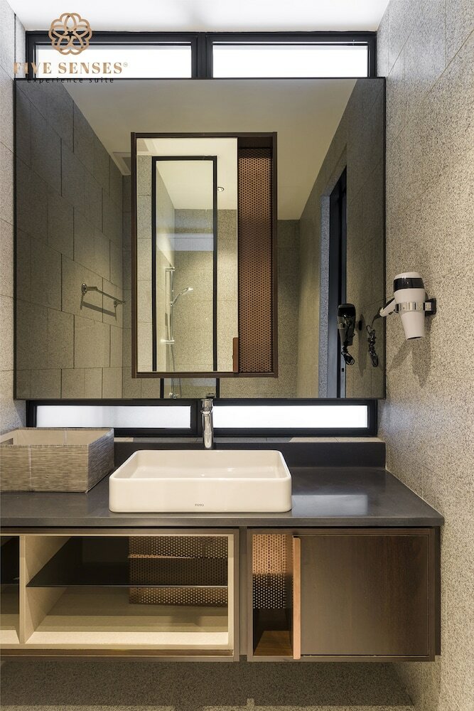 Фото Scarletz Suites by Five senses