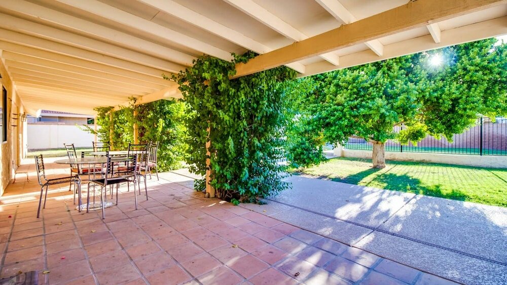 Фото North Phoenix 6 Bedroom With Guest House & Pool!