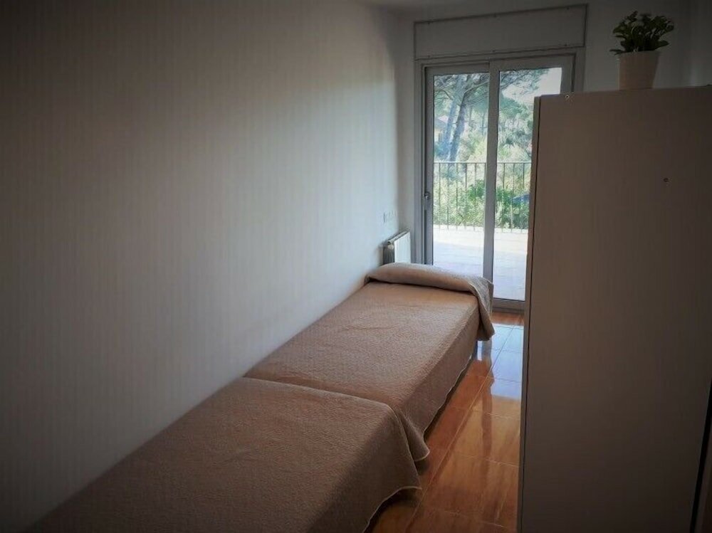 Фото Chalet con piscina y vistas a 10min de la playa de Blanes