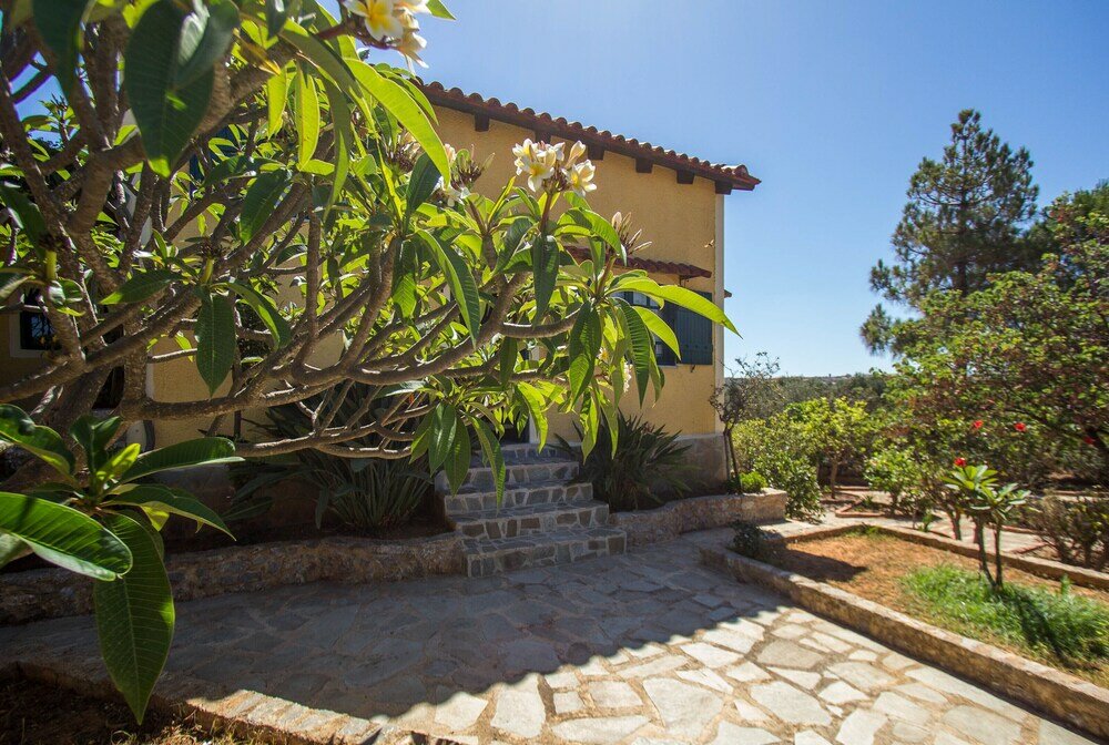 Фото Gorgeous Stone Cottage by the sea