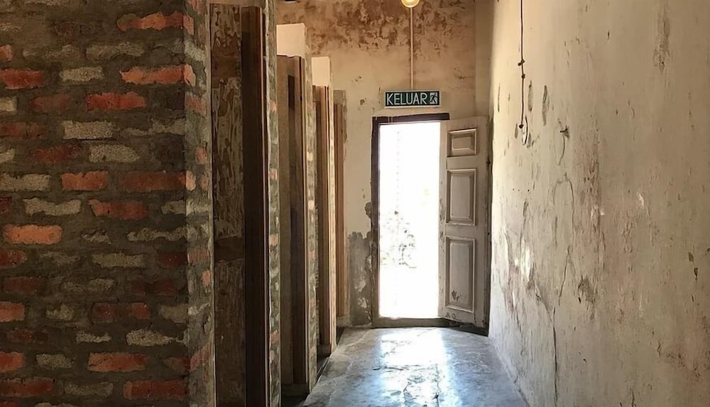 Фото The 80's Guesthouse - Hostel