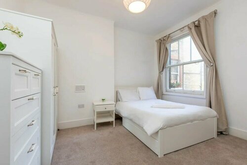Spacious 5 Bedroom Home in Camden