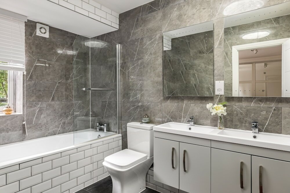 Фото The Oxford Street Retreat - Modern 3bdr in 2 Apartments