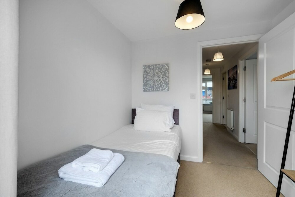 Фото Ferndale Serviced 4 Bedroom 2 Bath House