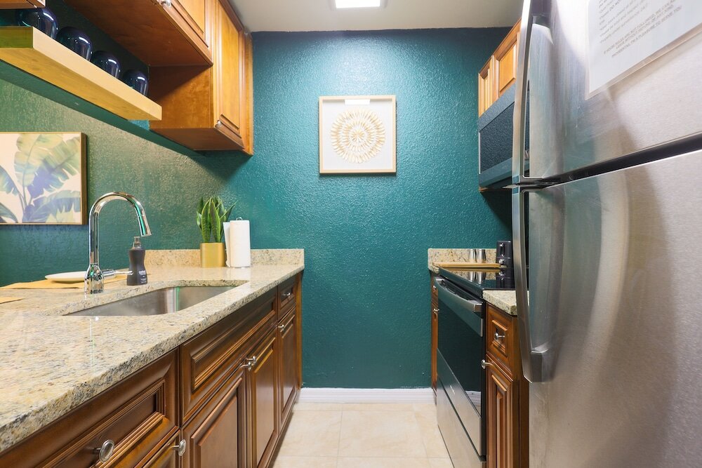 Фото Saint Joseph Suites Down Town Tampa