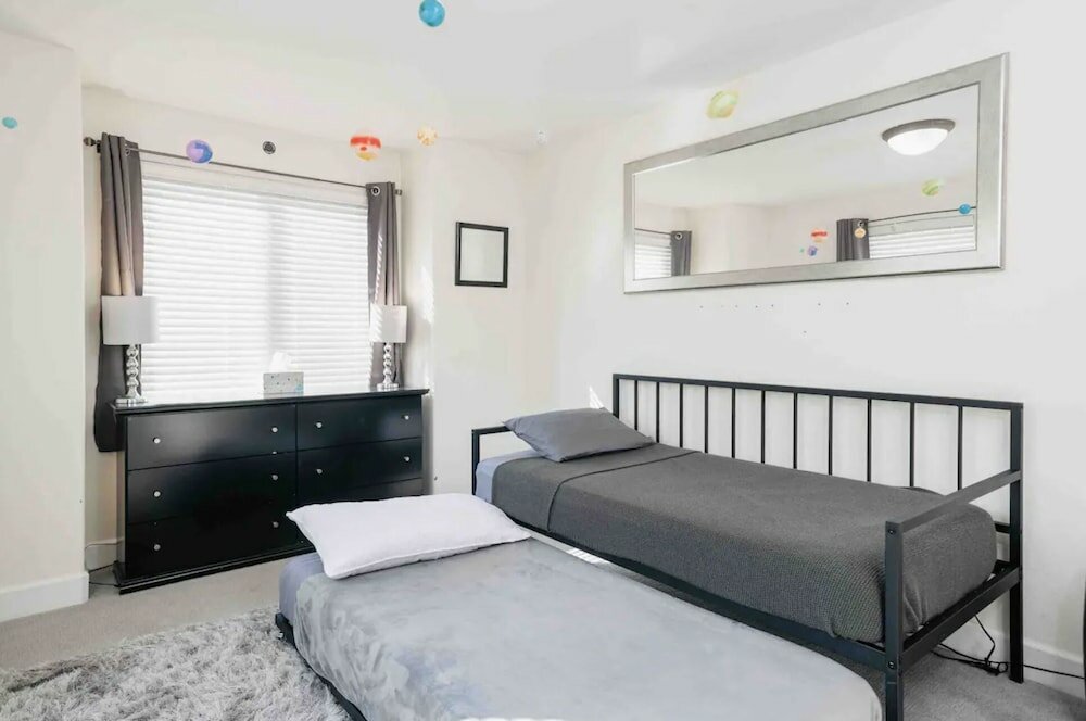 Фото 3204 Curtis Street