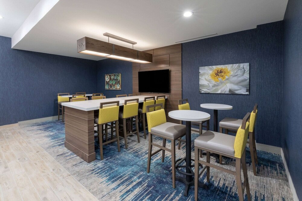 Фото La Quinta Inn & Suites by Wyndham Round Rock near Kalahari