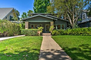 Гостиница Inviting Bungalow w Deck