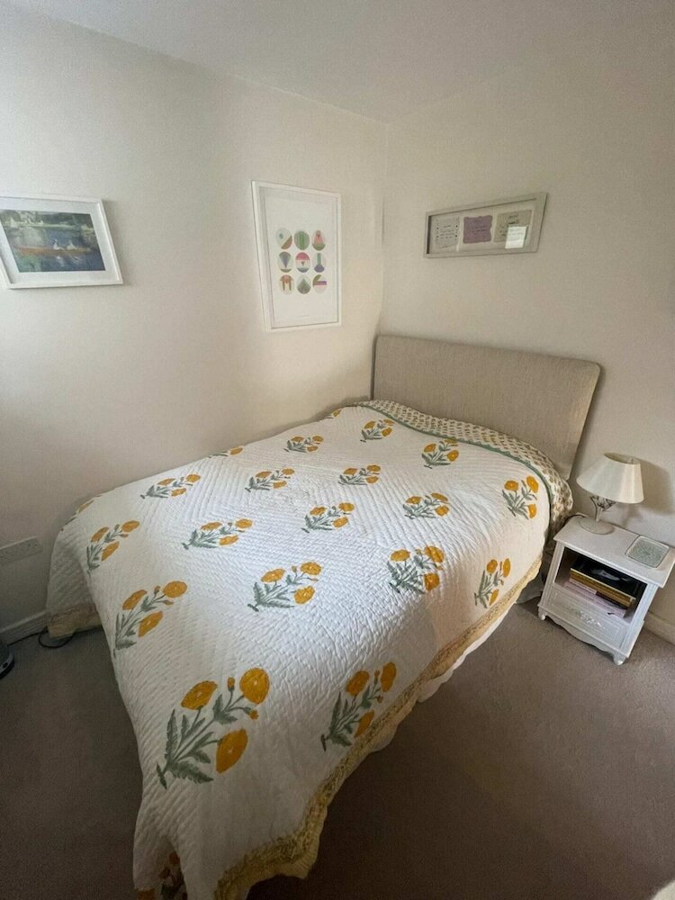 Фото Beautiful & Stylish 1bd Flat - Fulham