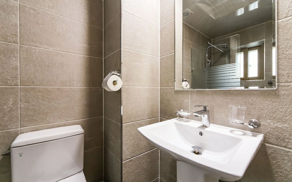 Фото Geojedo Jangseungpo Hotel Carara