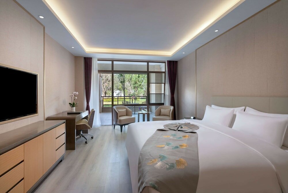 Фото Howard Johnson by Wyndham LakeView Hotel Kunming