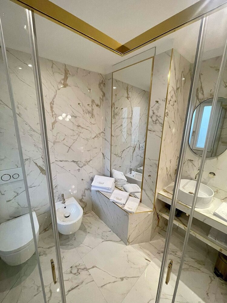 Фото Bellagio Luxury Suites Apartments