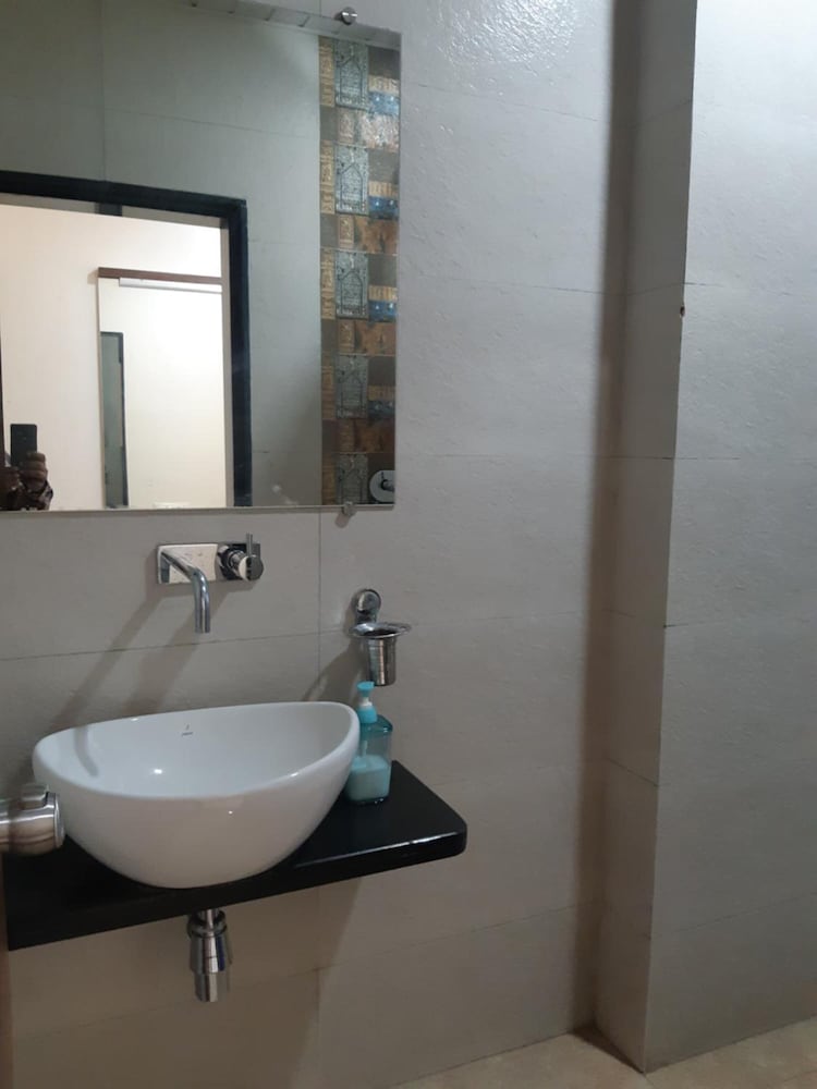 Фото Hotel Pushpak Satara