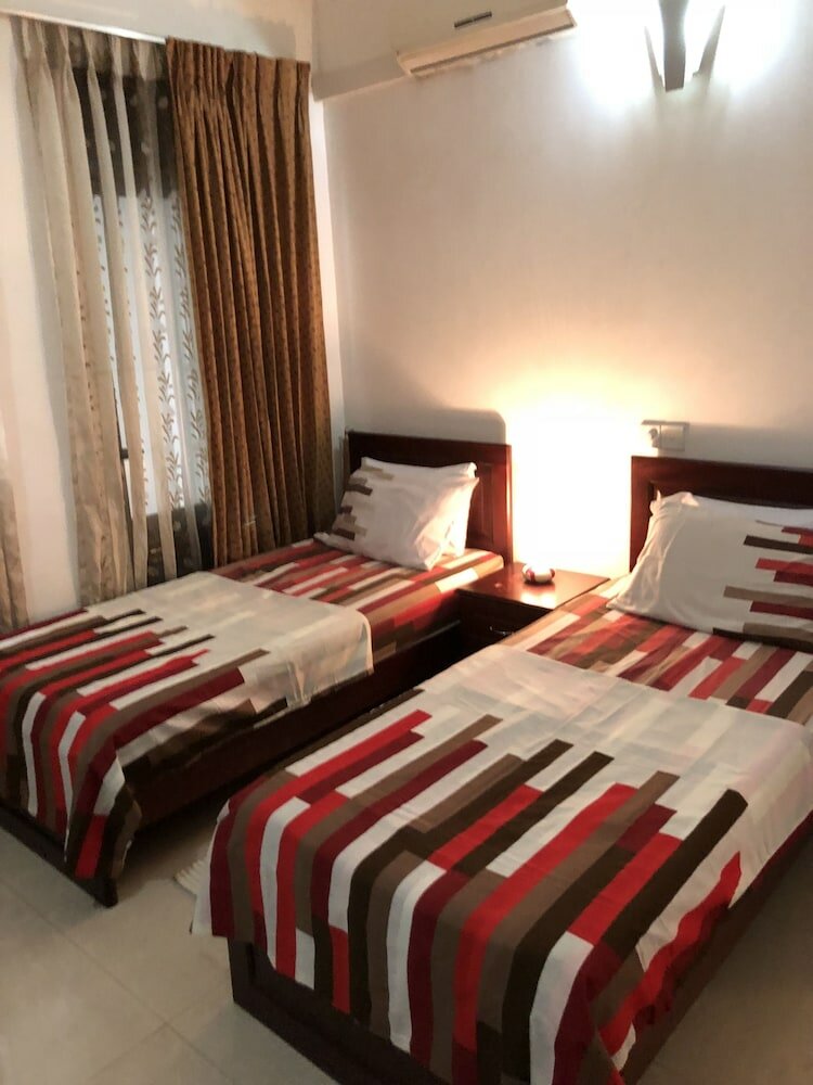 Фото Hedges Court Residencies Colombo City