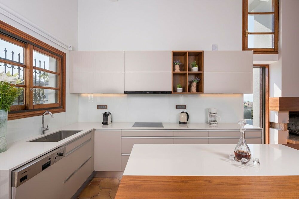 Фото Azatis Luxury Villa