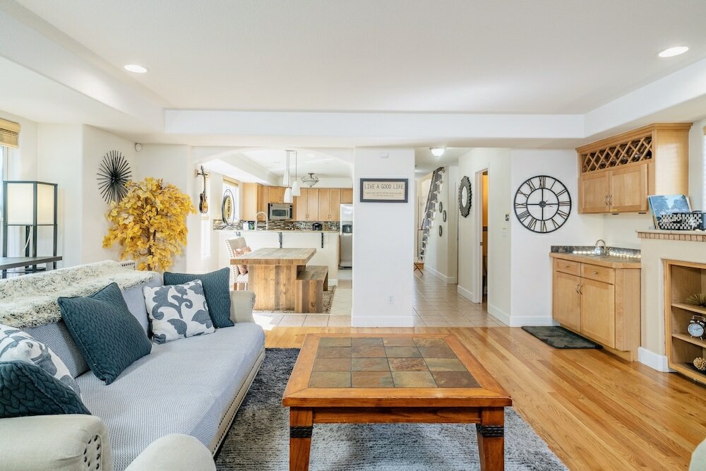 Фото 3204 Curtis Street