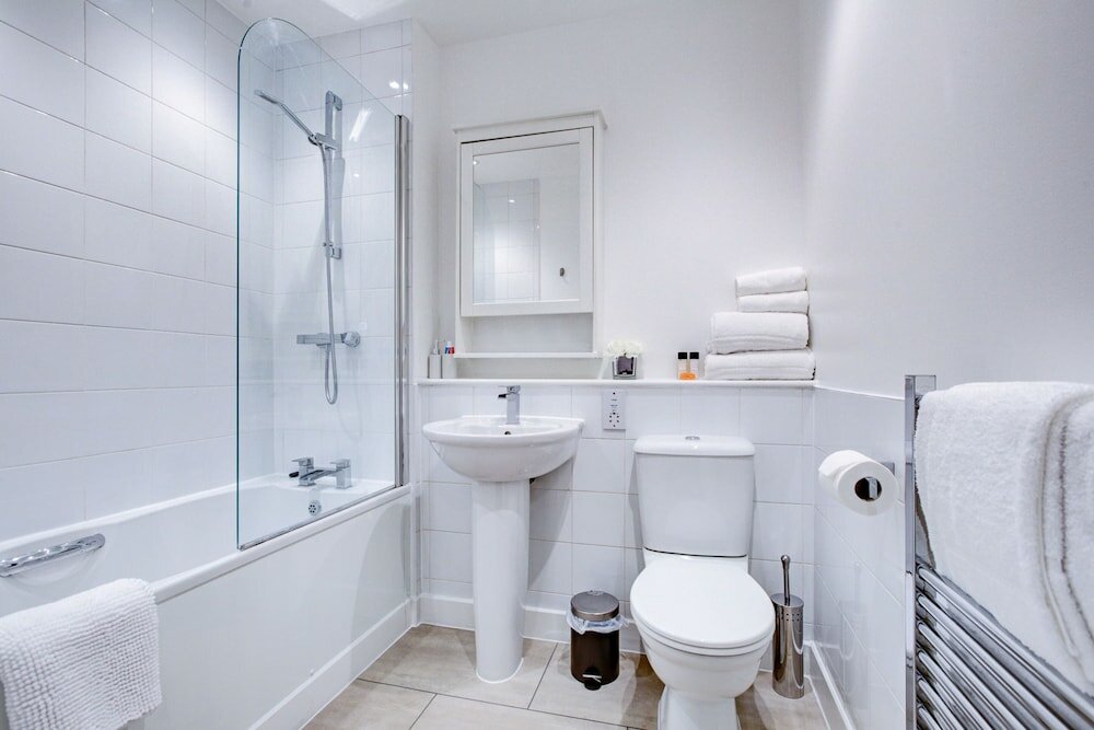 Фото Modern Greenwich Flat With Parking