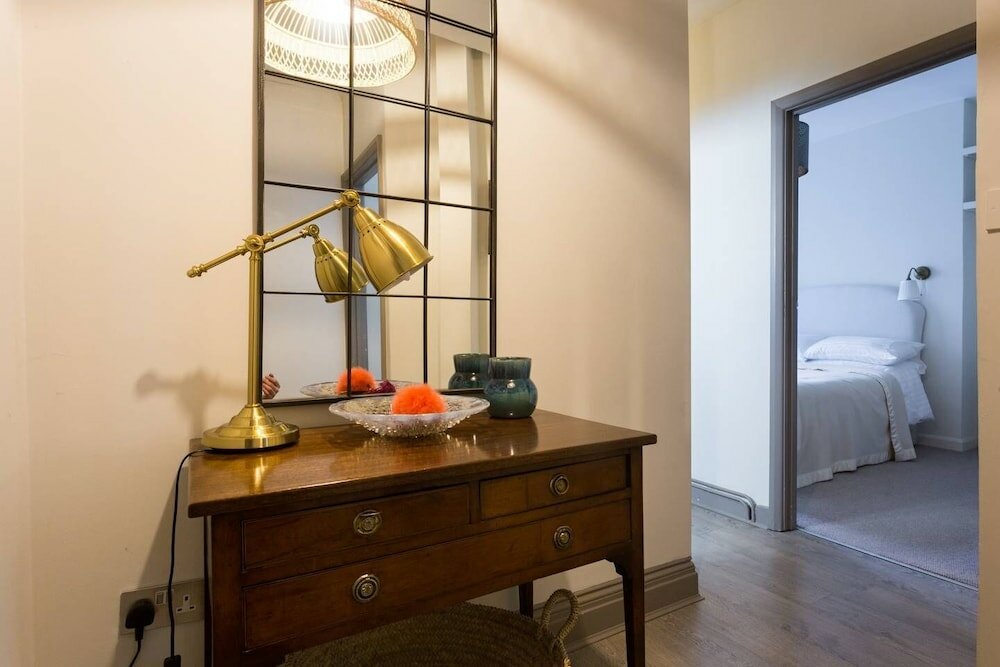 Фото Delightful 2 bed Garden Flat in Shepherd's Bush