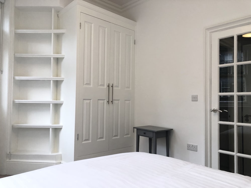 Фото Stylish Maisonette and studio in Victoria