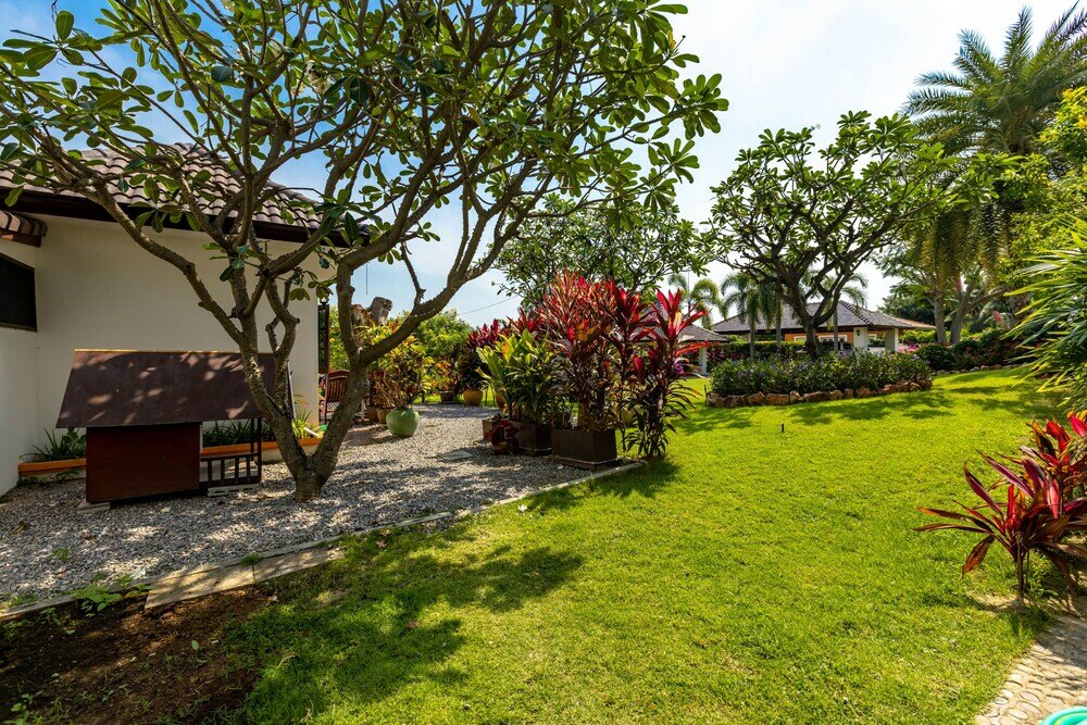 Фото Bali Style Mansion In Great Location Hg