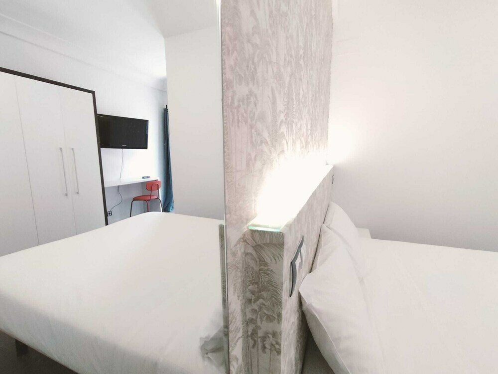 Фото Hostal Gonzala by gaiarooms