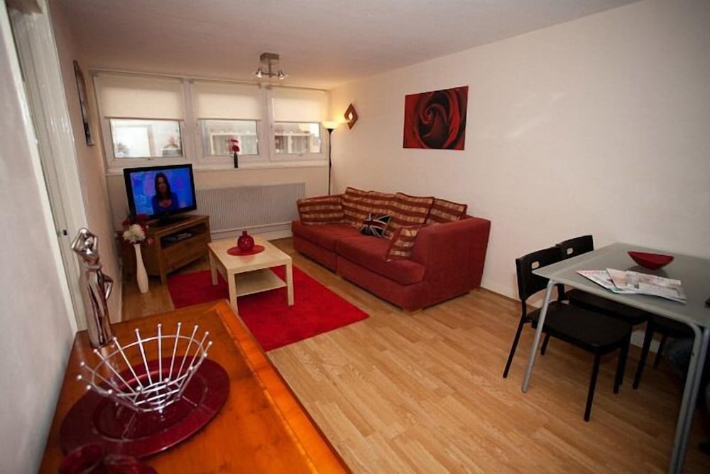 Фото Victoria Centre Apartments & Annexe