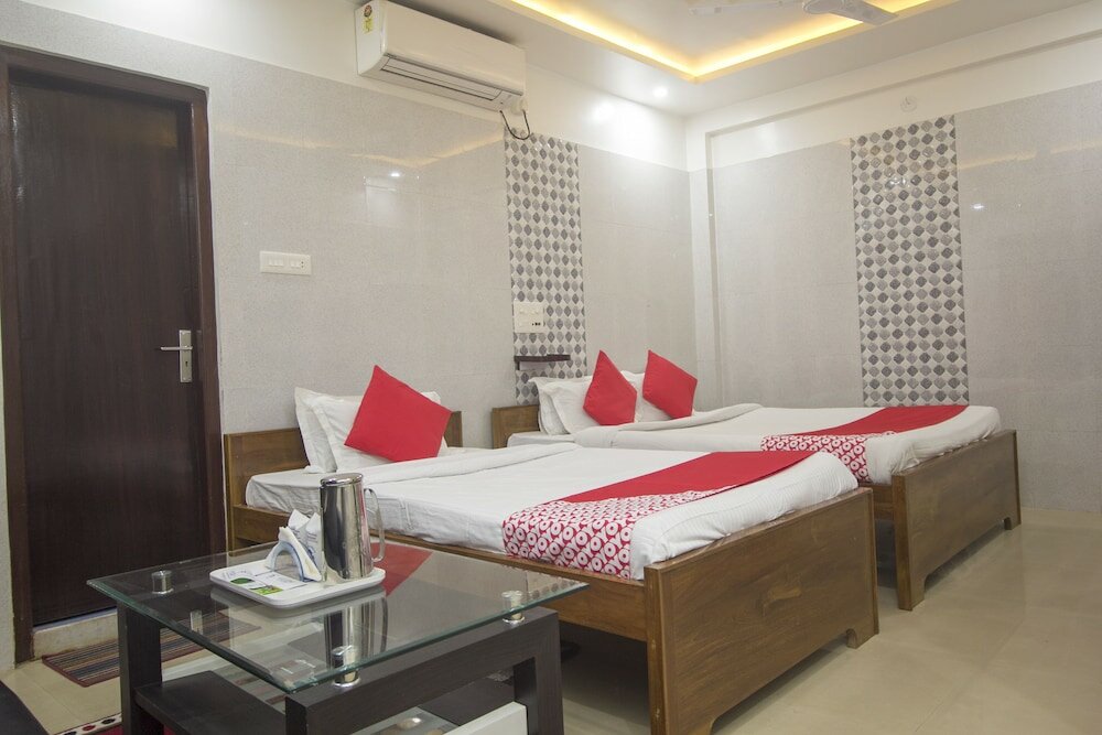 Фото Oyo 27907 Greater Kailash The Palace