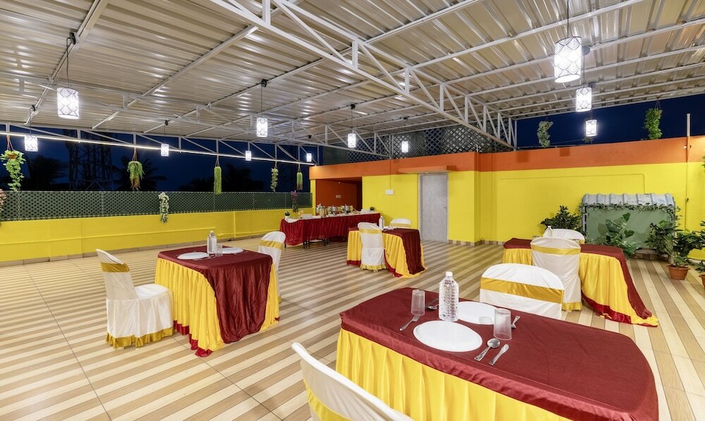 Фото Treebo Trend Four Seasons