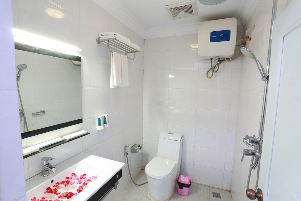 Фото The Floral Breeze Wun Zin Hotel