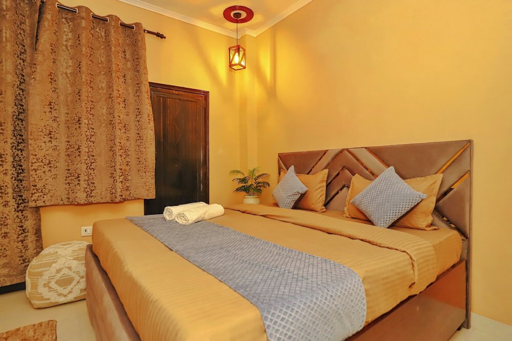 Фото Roomshala 072 Hotel Starlight