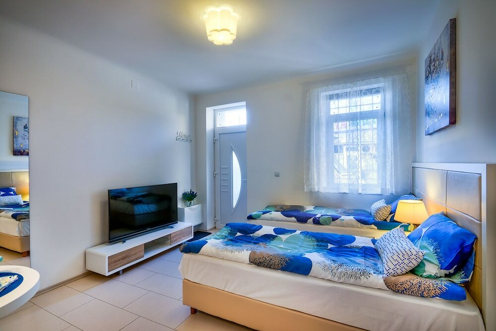 Фото Modern Duplex Close to City Center- Free Parking