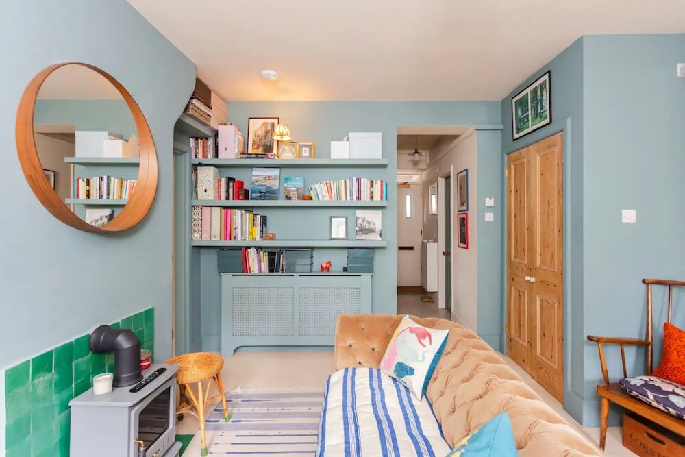 Фото Chic 1 Bedroom Apartment in Zone 1 With Views Gherkin