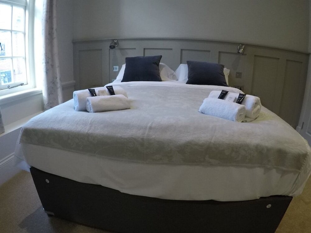 Фото The Bear Marlborough