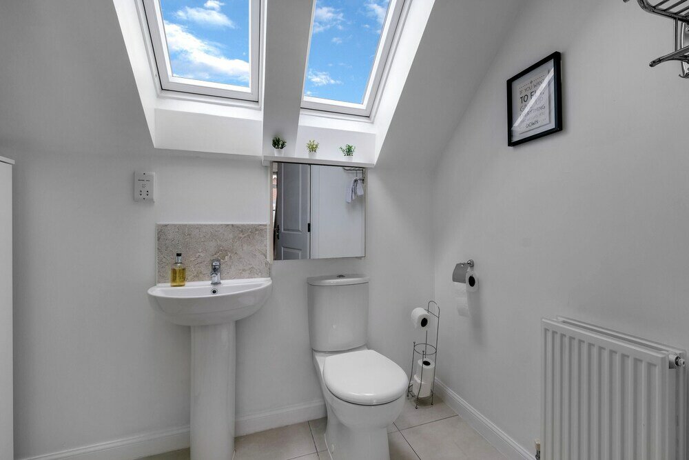 Фото Ferndale Serviced 4 Bedroom 2 Bath House