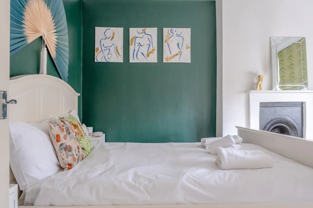 Фото Beautiful and Central 3 Bedroom Retreat in Angel