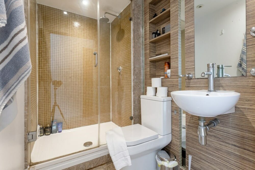 Фото Fantastic 2 Bedroom near Canary Wharf