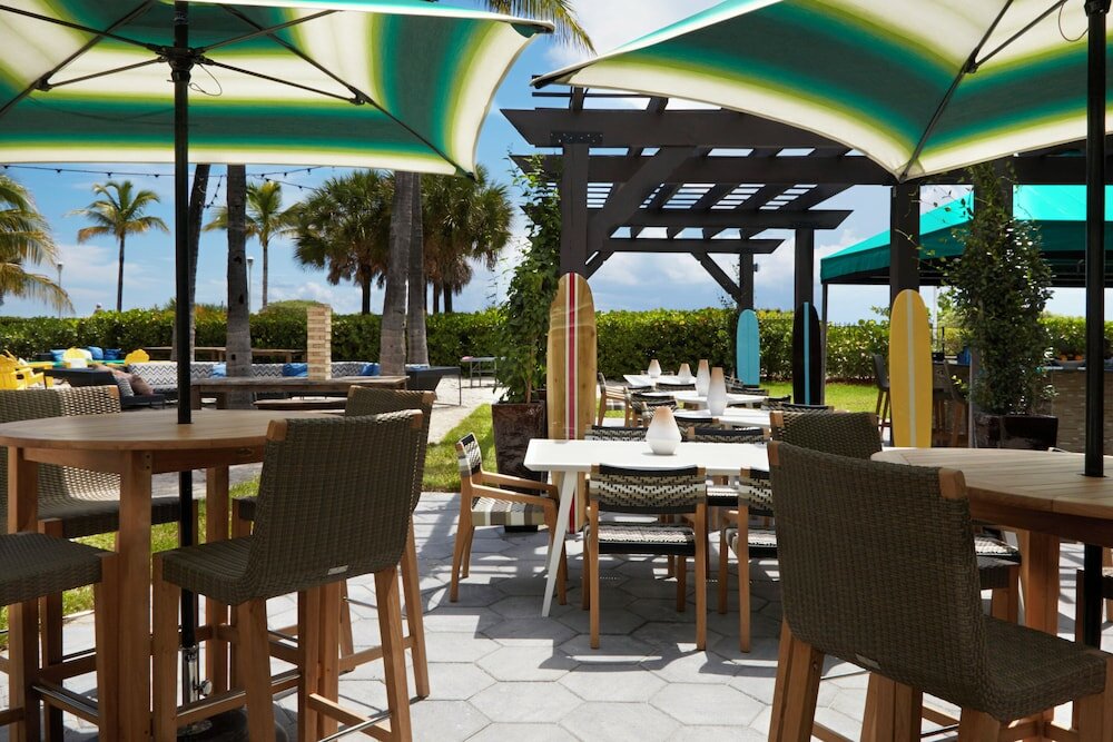 Фото Kimpton Surfcomber Hotel, an Ihg Hotel