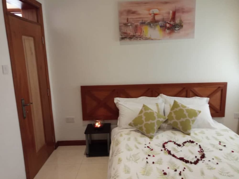 Фото Kaazi LakeFront Villas