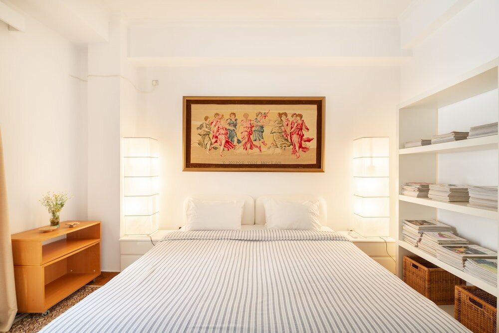 Фото Vibrant in Pangrati by Athenian Homes