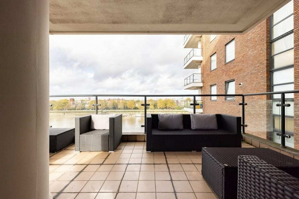 Фото The River Thames View - Stunning 2bdr Flat With Study Room + Balcony